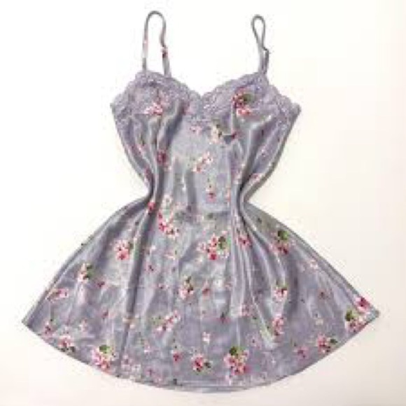 Vintage 90s Victoria's Secret Slip Nightgown - Picture 2 of 9